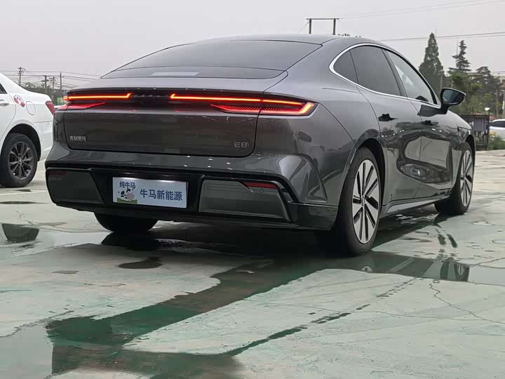 Geely Galaxy E8 2024 2024款 665km 后驱星舰 远航版