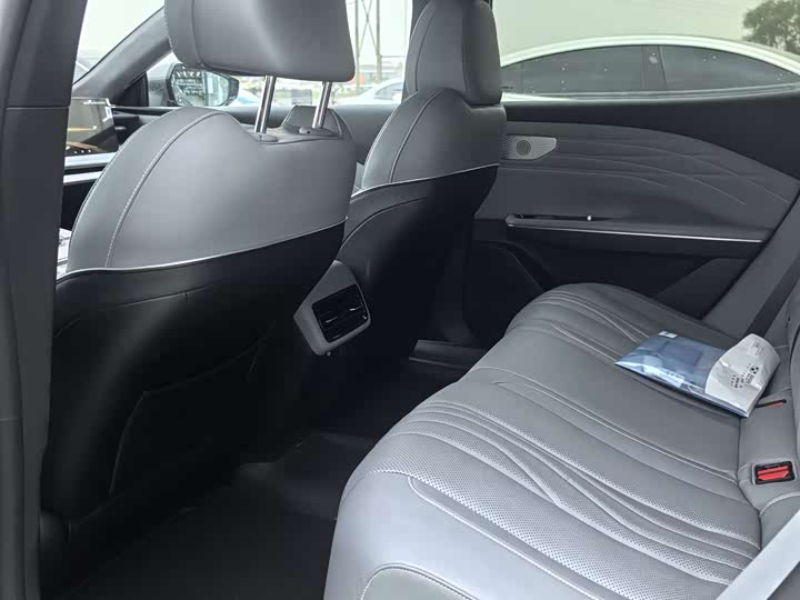 Geely Galaxy E8 2024 2024款 665km 后驱星舰 远航版