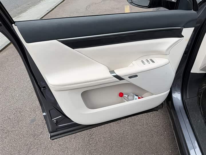 Dongfeng Yipai eπ 008 2026 2026款 六座增程家享版