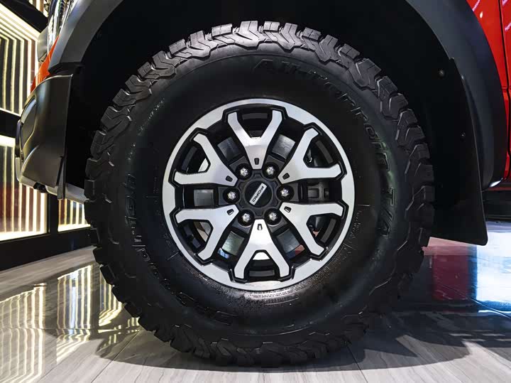 Фото 9 - Ford F-150 Raptor