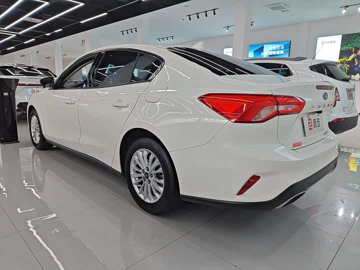 Ford Focus 2021 2021款 三厢 EcoBoost 180 自动锋潮型