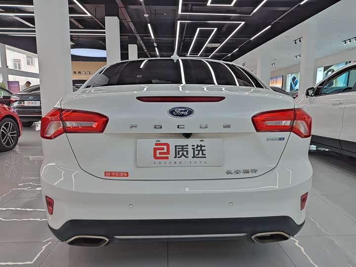 Ford Focus 2021 2021款 三厢 EcoBoost 180 自动锋潮型