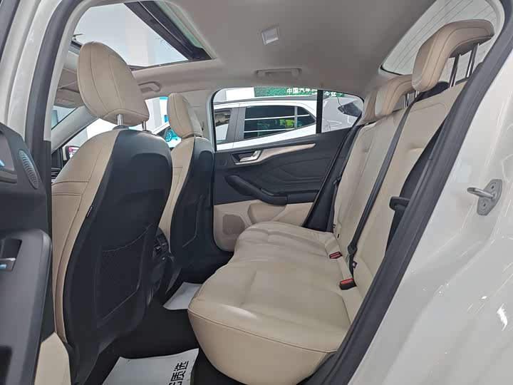 Ford Focus 2021 2021款 三厢 EcoBoost 180 自动锋潮型