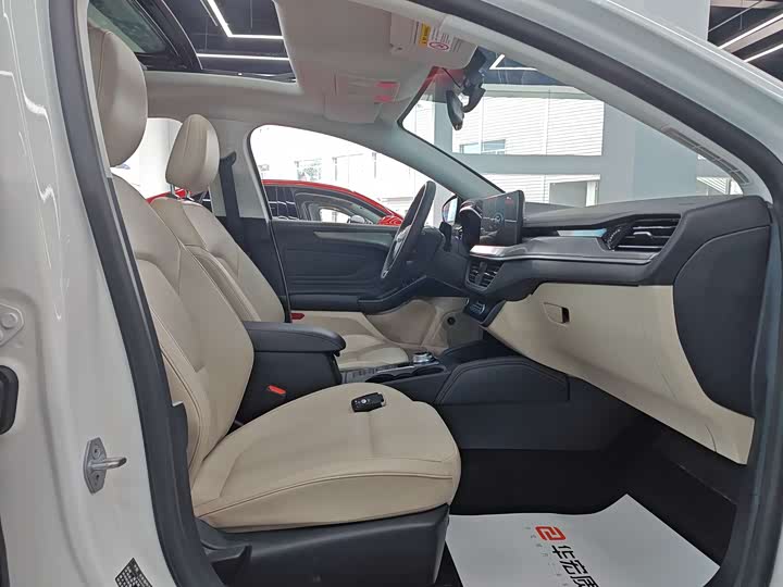 Ford Focus 2021 2021款 三厢 EcoBoost 180 自动锋潮型