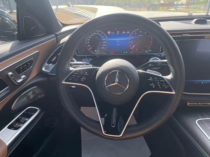 Zdjęcie 8 - Mercedes-Benz E-Class
