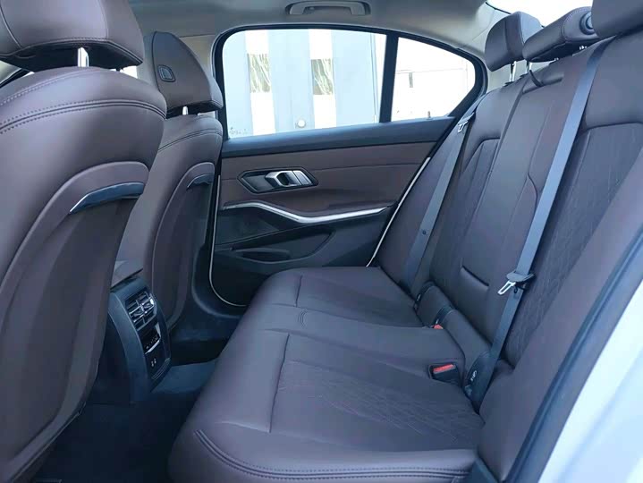 Photo 6 - BMW 3 Series