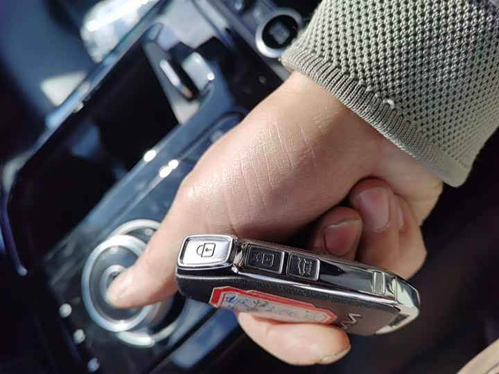 Фото 9 - Kia K5