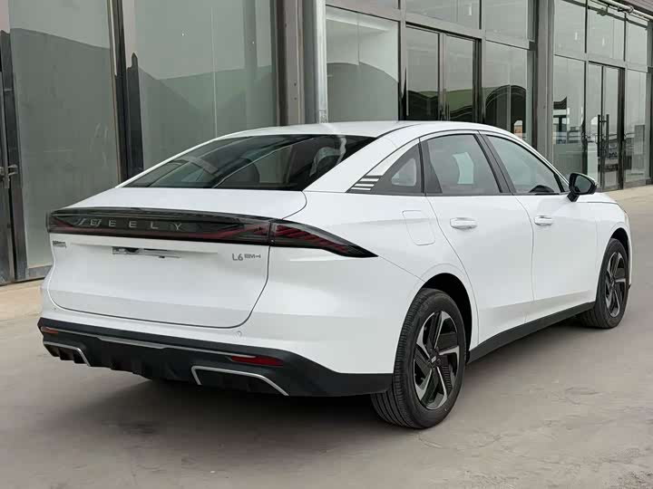 Geely Galaxy L6 2025 2025款 EM-i 140km 星舰版
