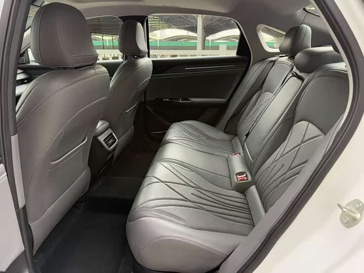 Geely Galaxy L6 2025 2025款 EM-i 140km 星舰版