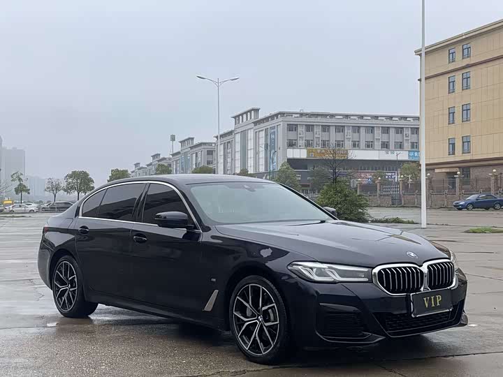 Photo 4 - BMW 5 Series