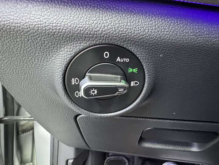 Фото 9 - Volkswagen Sagitar L