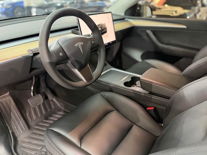 Photo 5 - Tesla Model Y