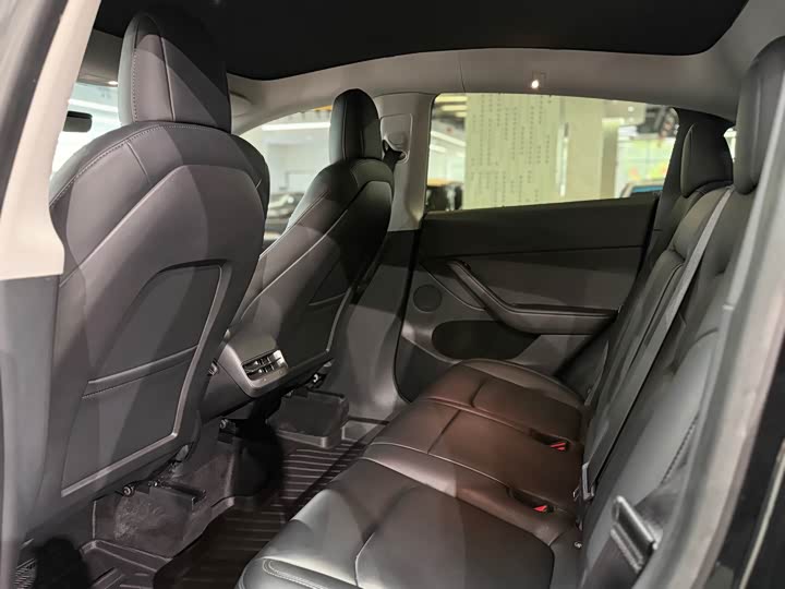 Photo 6 - Tesla Model Y