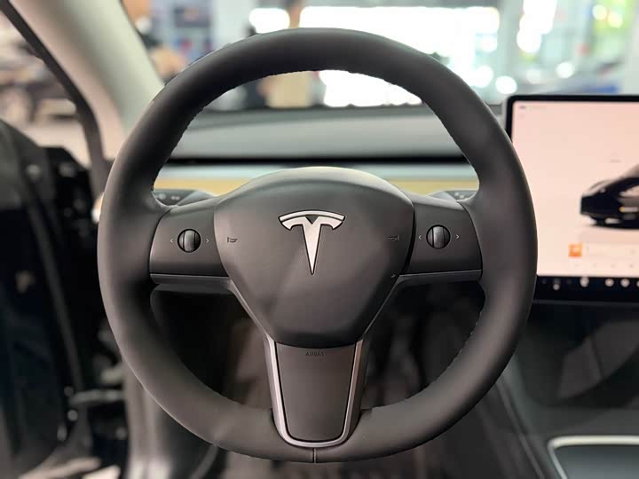 Photo 7 - Tesla Model Y