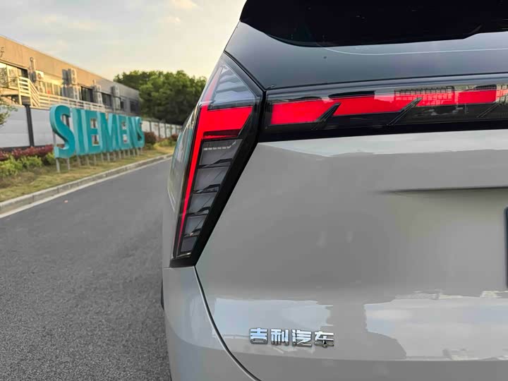 Zdjęcie 7 - Geely Atlas L
