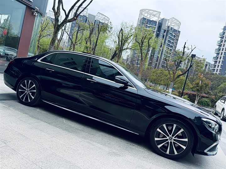 Zdjęcie 2 - Mercedes-Benz E-Class Hybrid