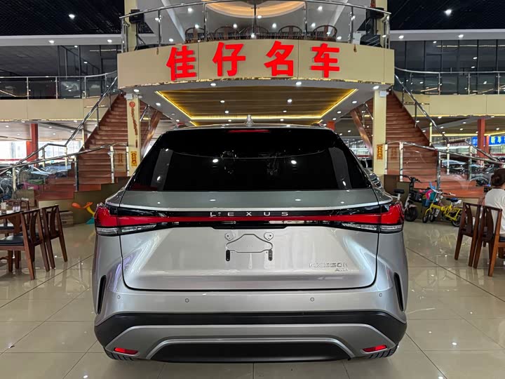 Фото 4 - Lexus RX
