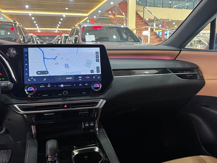 Фото 9 - Lexus RX