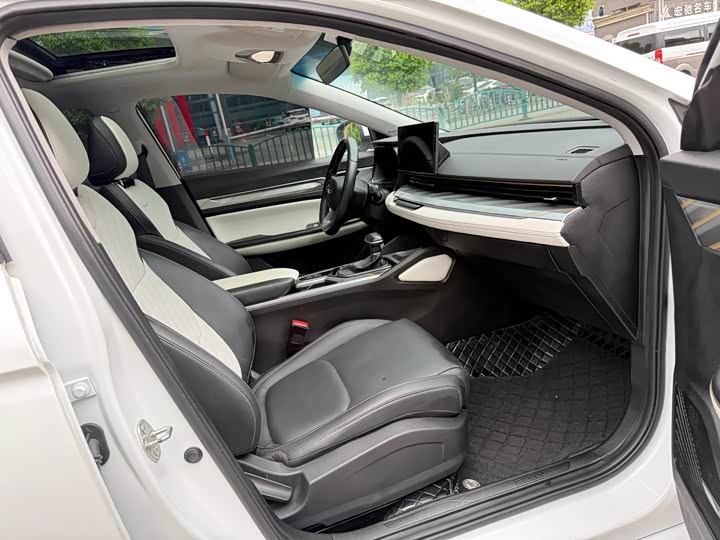 Geely Emgrand L 2022 2022款 1.4T CVT旗舰型