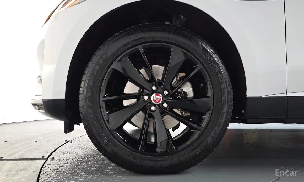 Jaguar F-Pace 2016 P 250 SE