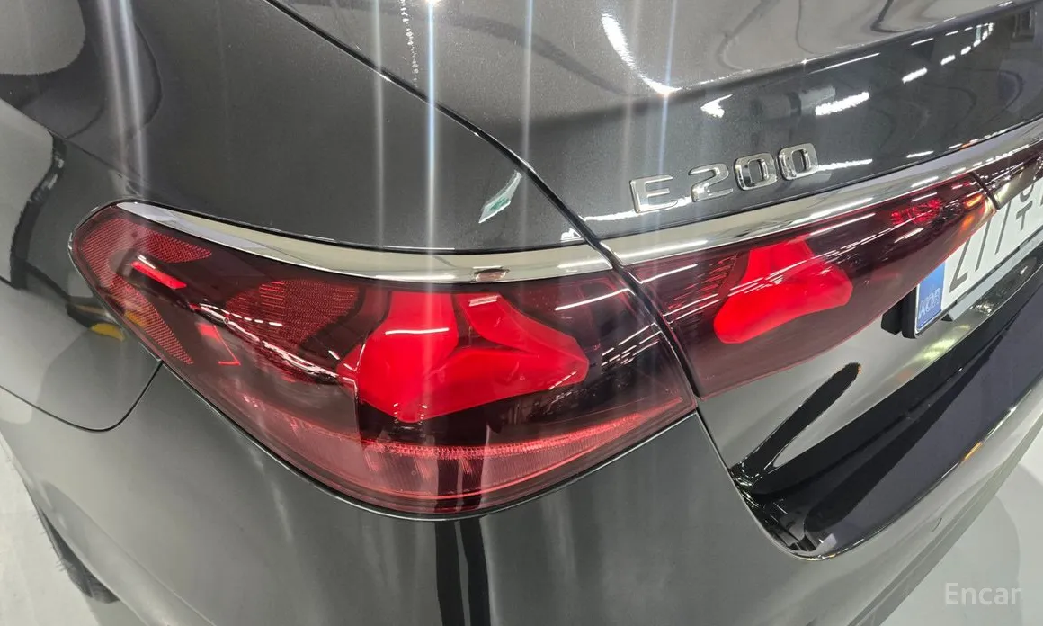 Mercedes-Benz E-Class 2024 E200 Avantgarde