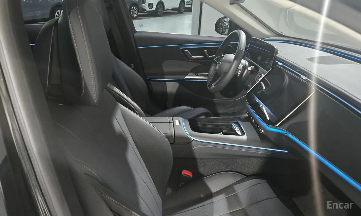 Mercedes-Benz E-Class 2024 E200 Avantgarde