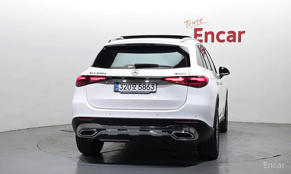 2023 Mercedes-Benz GLC-Class