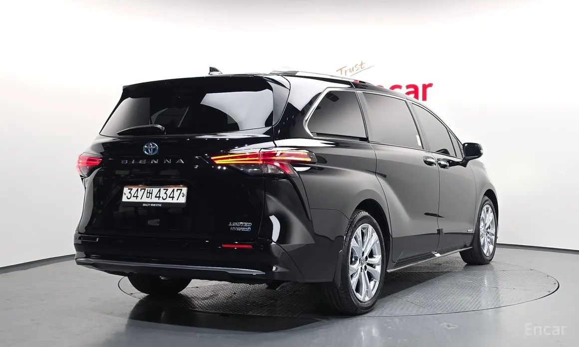 Фото 2 - Toyota Sienna