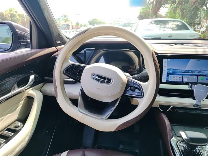 Photo 3 - Geely Monjaro