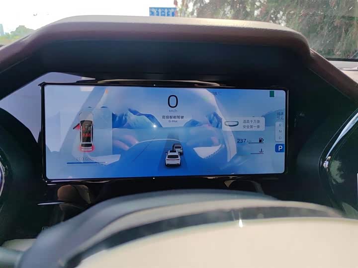 Photo 4 - Geely Monjaro