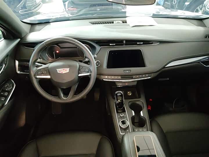 Фото 6 - Cadillac XT4