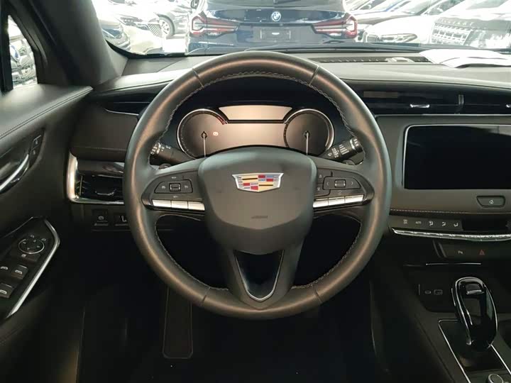 Фото 7 - Cadillac XT4