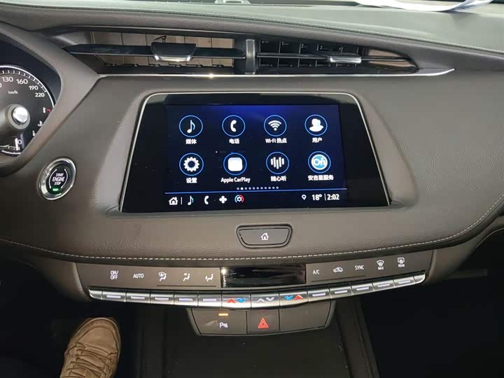 Фото 9 - Cadillac XT4