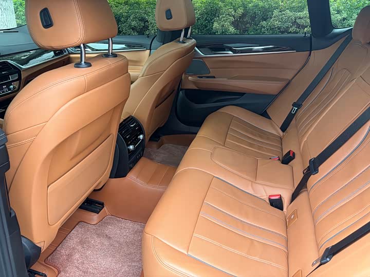 Фото 9 - BMW 6 Series GT