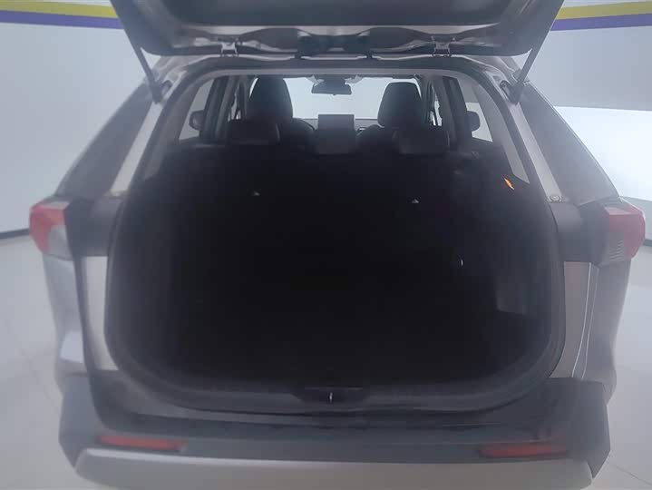 Photo 4 - Toyota RAV4