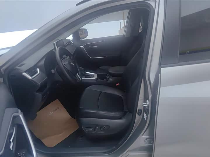 Photo 9 - Toyota RAV4