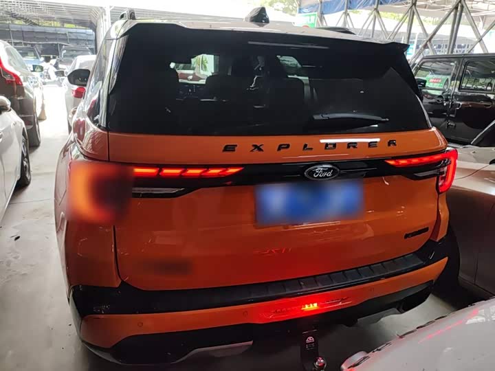 Фото 4 - Ford Explorer