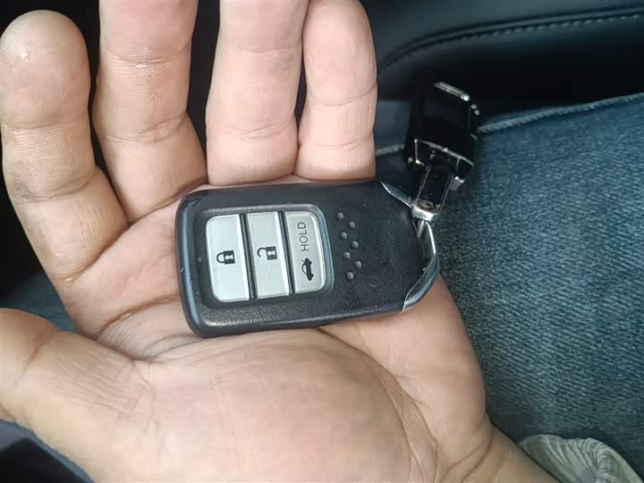 Фото 9 - Honda Accord