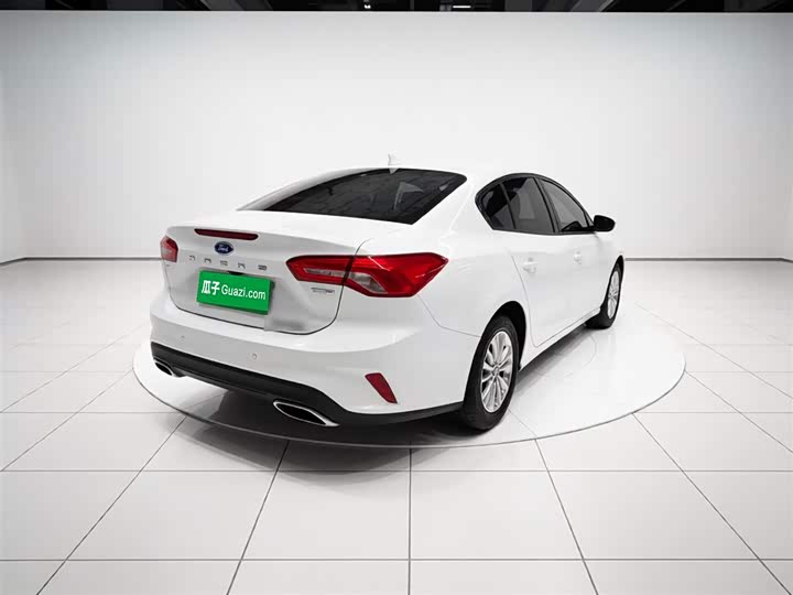 Ford Focus 2021 2021款 三厢 EcoBoost 180 自动锋潮型