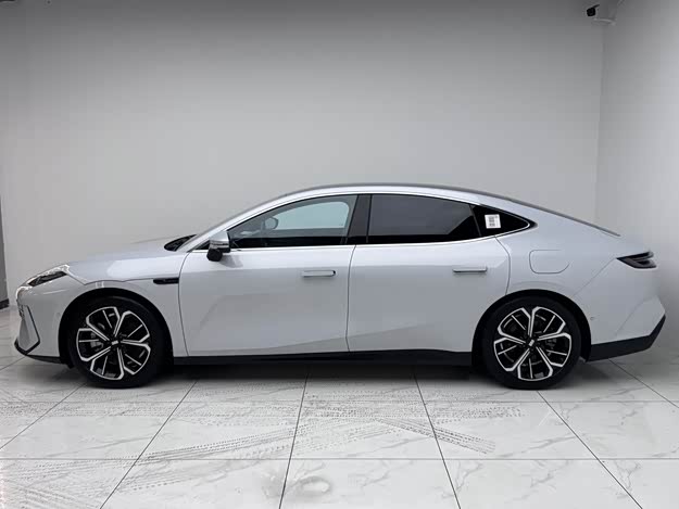 2025 Geely Galaxy E8