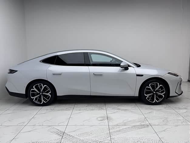 Geely Galaxy E8 2025 2025款 700km 远航智驾版