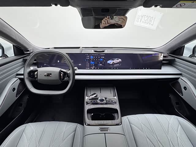 Geely Galaxy E8 2025 2025款 700km 远航智驾版