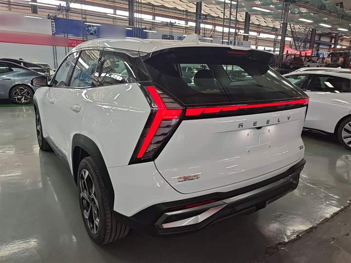 Фото 5 - Geely Atlas L