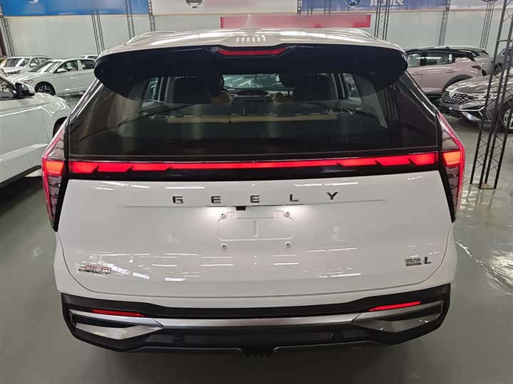 Фото 6 - Geely Atlas L