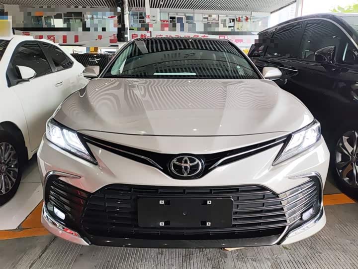 Фото 3 - Toyota Camry