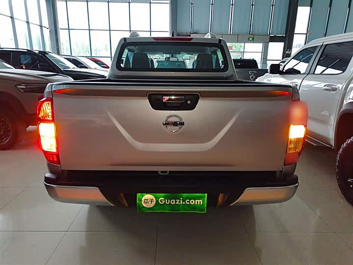 Nissan Navara 2024 2024款 2.5L 自动四驱公路版尊贵型