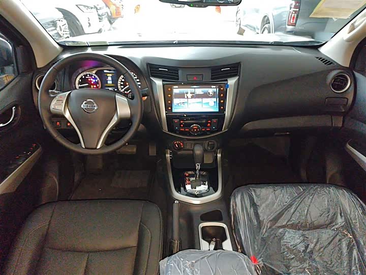 Nissan Navara 2024 2024款 2.5L 自动四驱公路版尊贵型