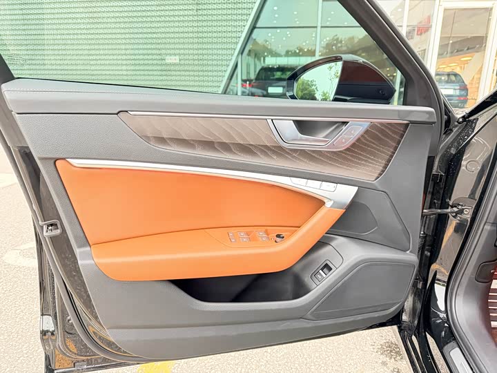 Photo 4 - Audi A6L