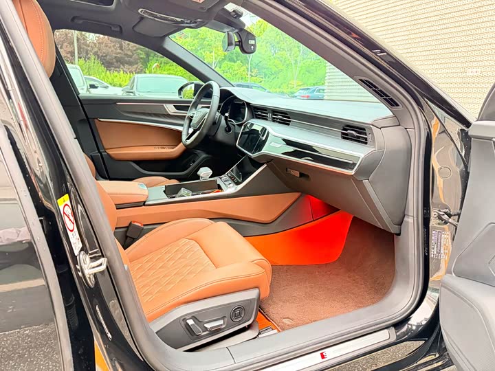 Photo 8 - Audi A6L