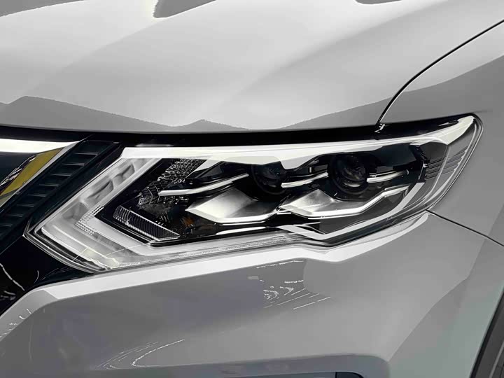 Nissan X-Trail 2025 2025款 荣誉 2.0L 两驱领先版